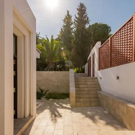 - 3-bedroom With Pool And Mountain View Вилла