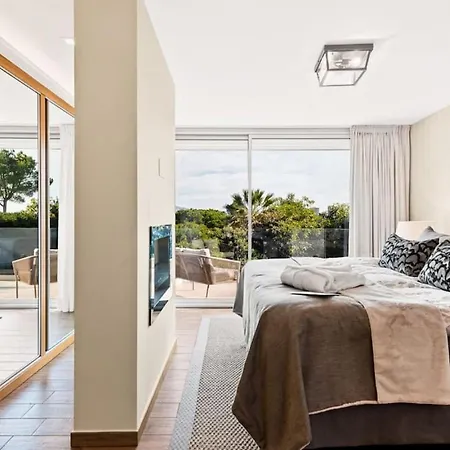 - 3-bedroom With Pool And Mountain View *