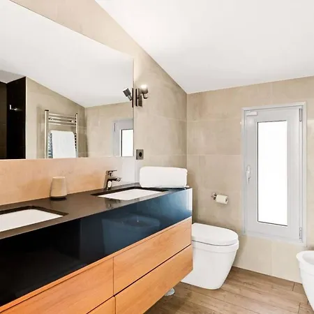 - 3-bedroom With Pool And Mountain View Марбелья