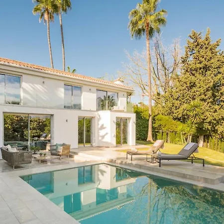 - 3-bedroom With Pool And Mountain View *