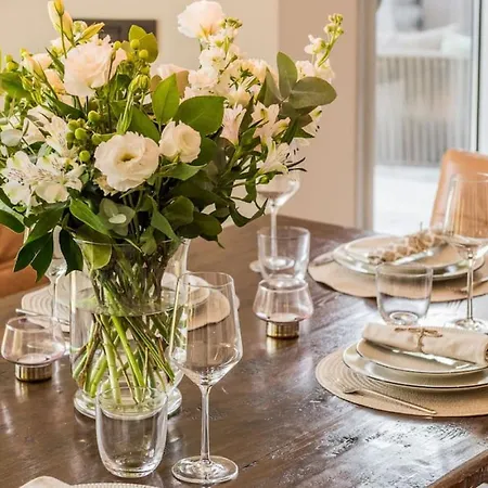 - 3-bedroom With Pool And Mountain View