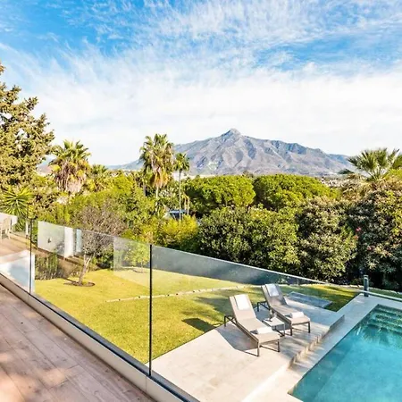 - 3-bedroom With Pool And Mountain View