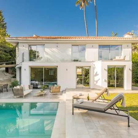 - 3-bedroom With Pool And Mountain View *