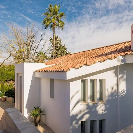 Villa - 3-bedroom With Pool And Mountain View Marbella