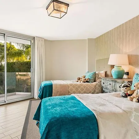 - 3-bedroom With Pool And Mountain View * Marbellac