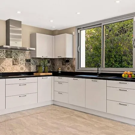 Villa - 3-bedroom With Pool And Mountain View