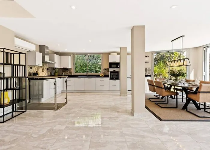 Willa - 3-bedroom With Pool And Mountain View Marbella