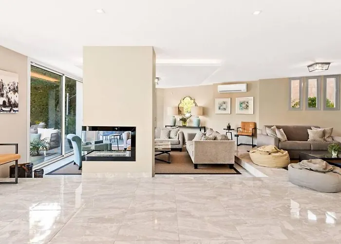 - 3-bedroom With Pool And Mountain View Marbella