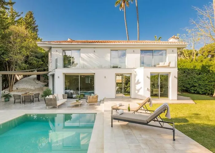- 3-bedroom With Pool And Mountain View *