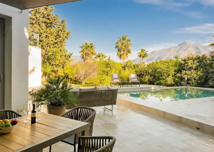 - 3-bedroom With Pool And Mountain View Willa *