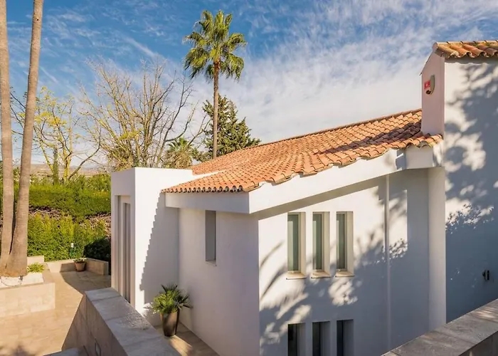 Willa - 3-bedroom With Pool And Mountain View Marbella