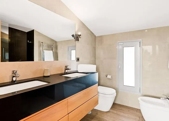 - 3-bedroom With Pool And Mountain View Marbella
