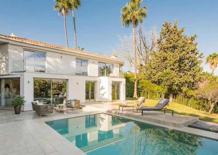 - 3-bedroom With Pool And Mountain View *