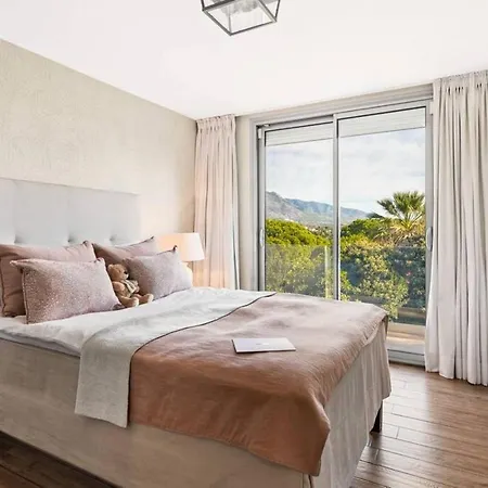 - 3-bedroom With Pool And Mountain View 马尔韦利亚