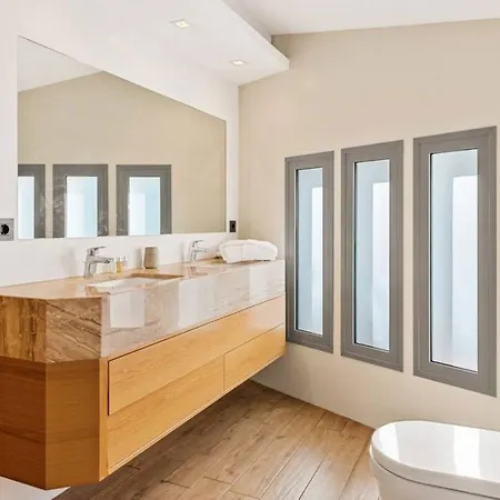 - 3-bedroom With Pool And Mountain View * 马尔韦利亚