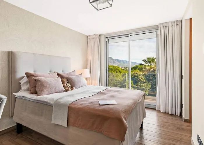 - 3-bedroom With Pool&mountain View Marbella